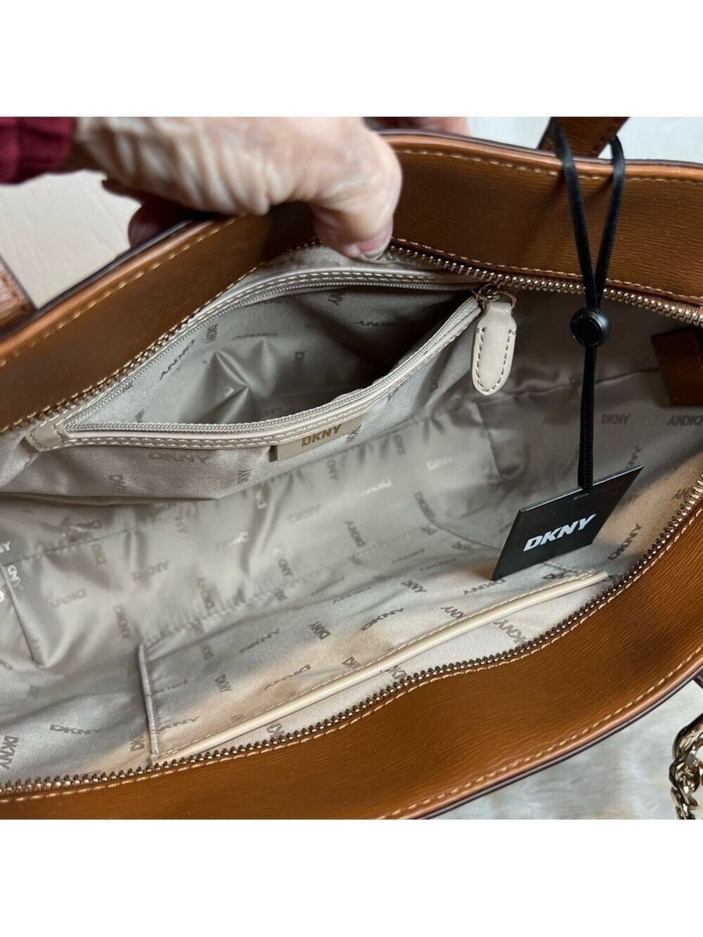 DKNY BRYANT MEDIUM TOTE - Picture 11 of 15